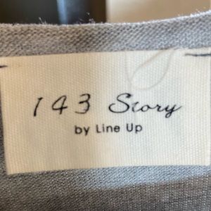 143 Story, size small and it’s a gray camo!